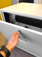 Dulap Depozitare și Încărcare Laptop / Tabletă – 32 Dispozitive | Metalic, Mobil, Livrat Sudat - Image 9